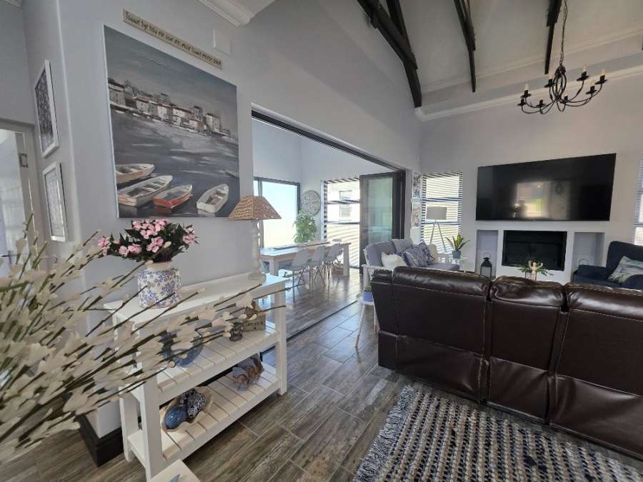 2 Bedroom Property for Sale in Outeniquasbosch Western Cape